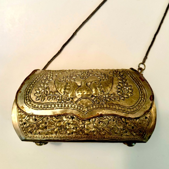Small Gold Metal Decorative Evening Bag 🌟 - Picture 1 of 7